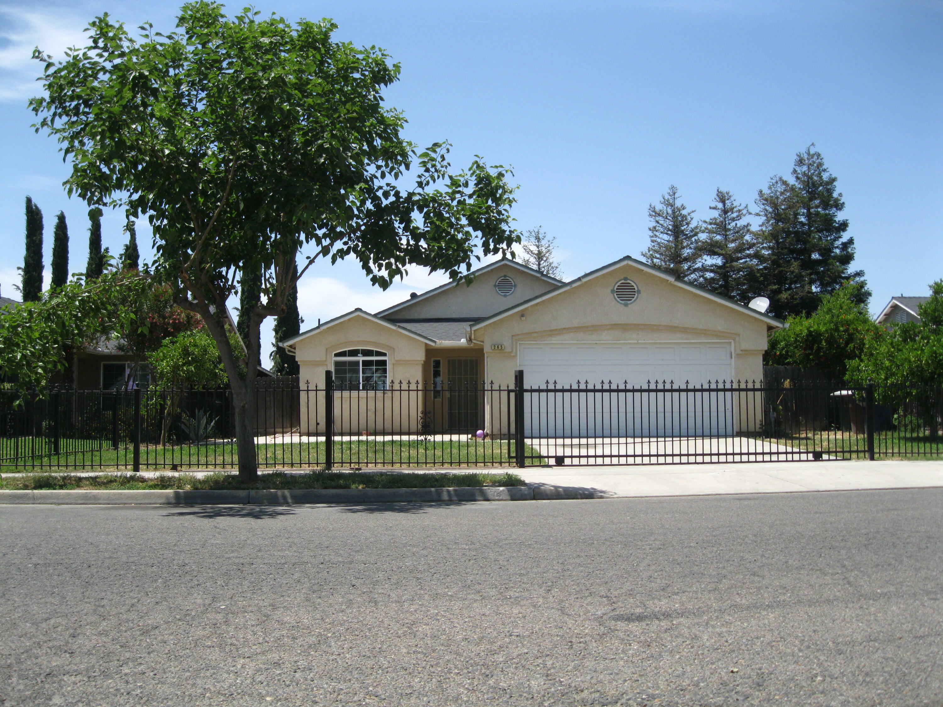 265 Yellowstone Street  Tulare CA 93274 photo