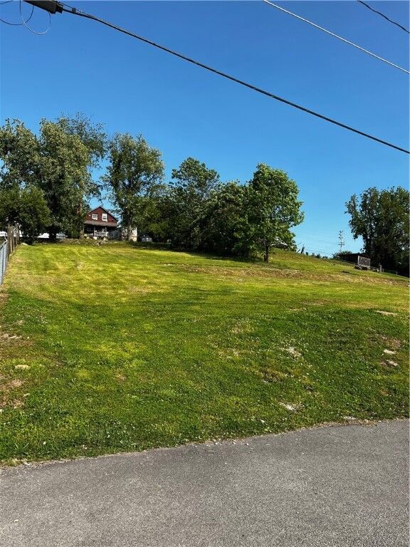 Property Photo:  1413 Kirk St  PA 15425 