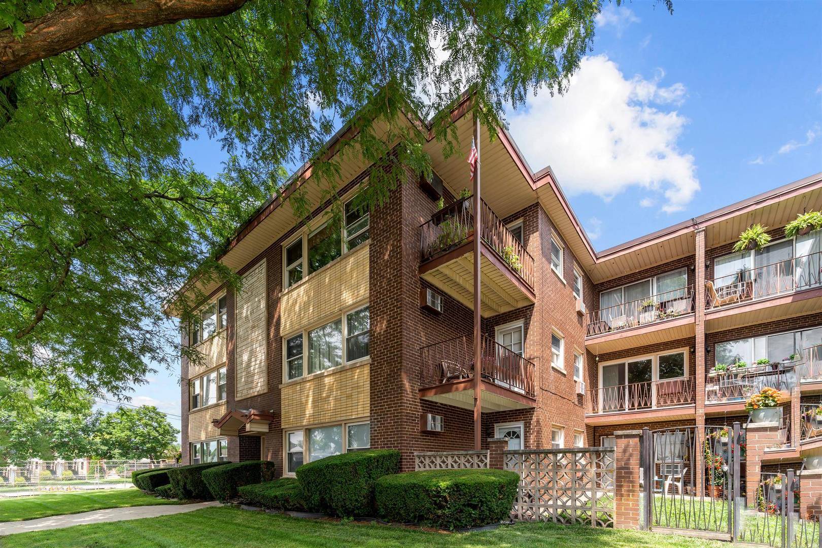 Property Photo:  3161 Paris Avenue 204  IL 60171 