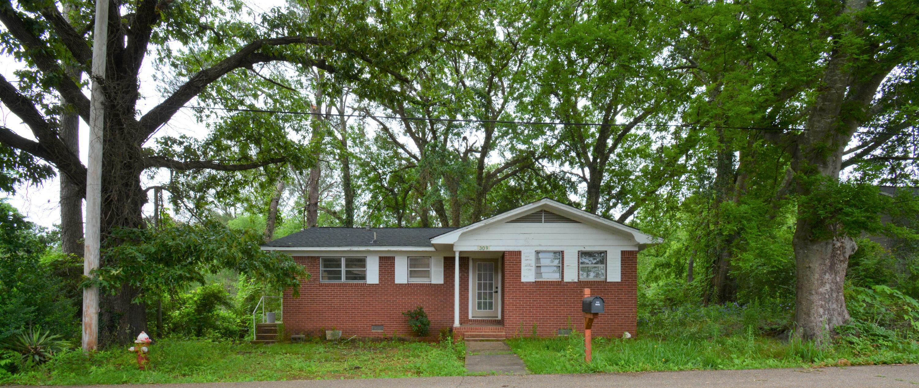 Property Photo: 309 N Davis St. MS 38843