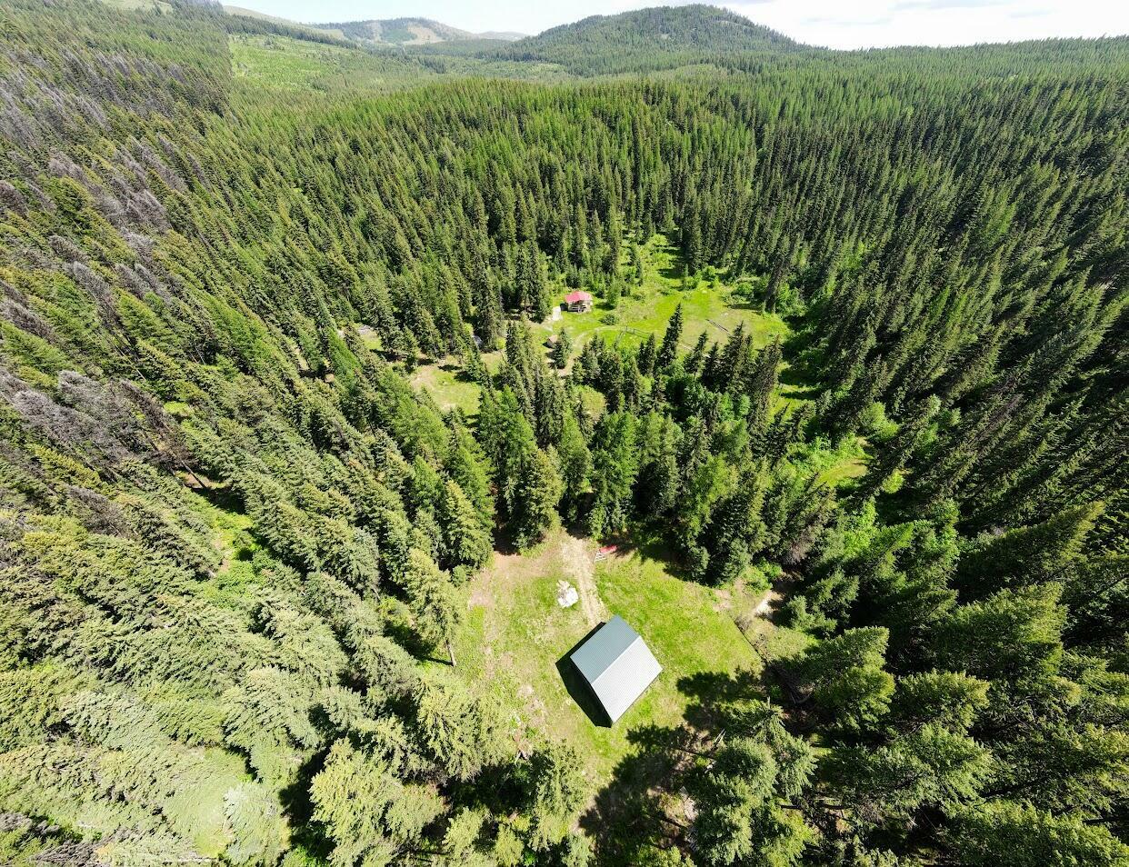 Property Photo:  228 Day Creek Rd  WA 99118 