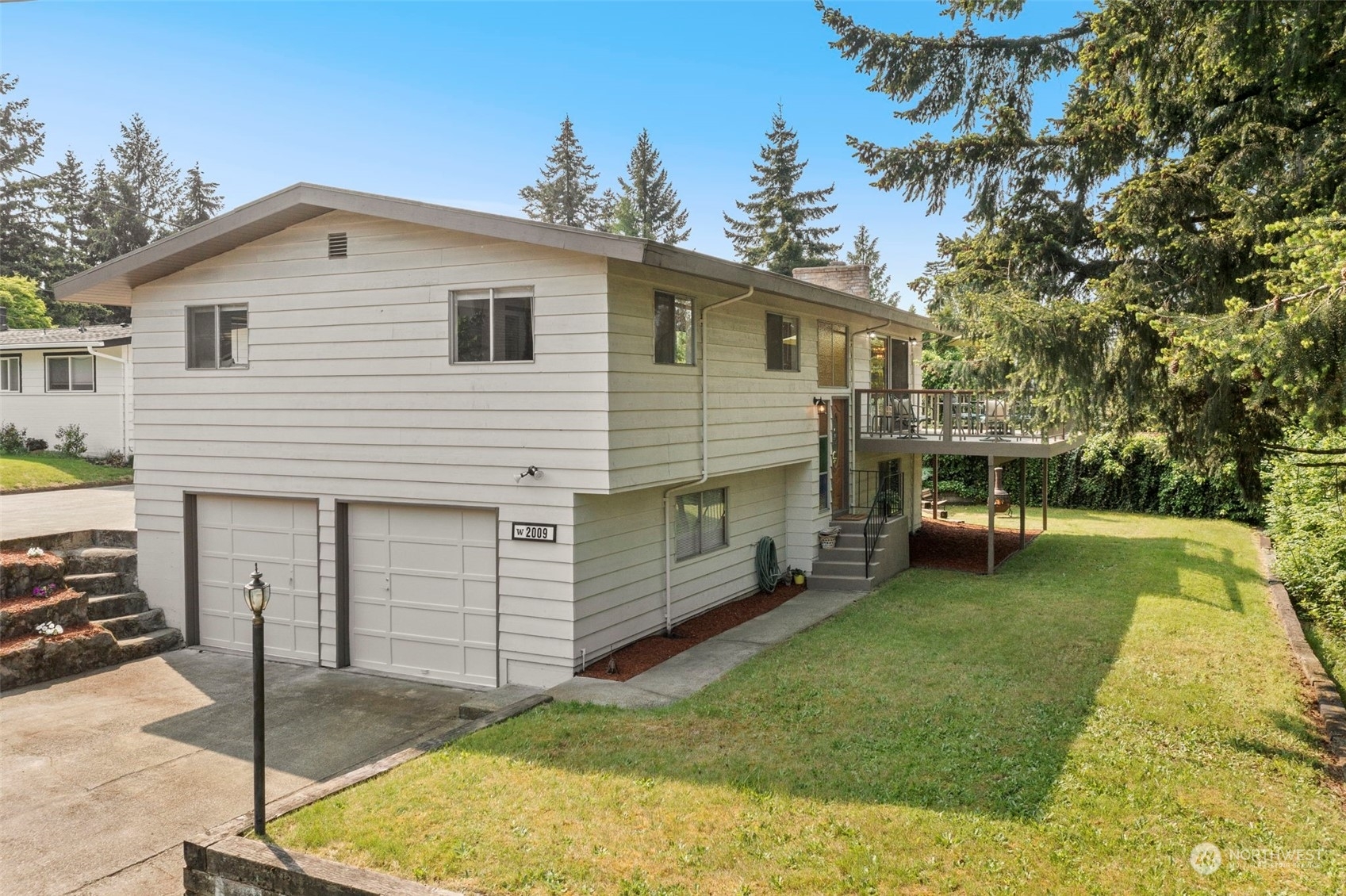 Property Photo:  2009 NE 28th Street  WA 98056 