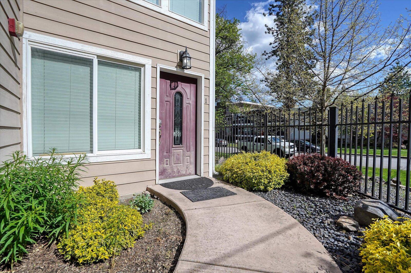 Property Photo:  215 S Chestnut St Unit #1  WA 99201 