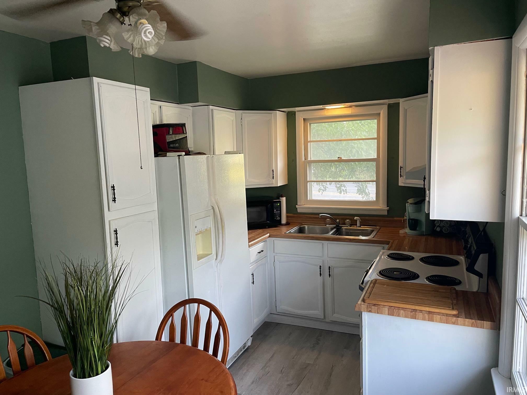 Property Photo: 1402 N Saint Joseph Avenue IN 47712
