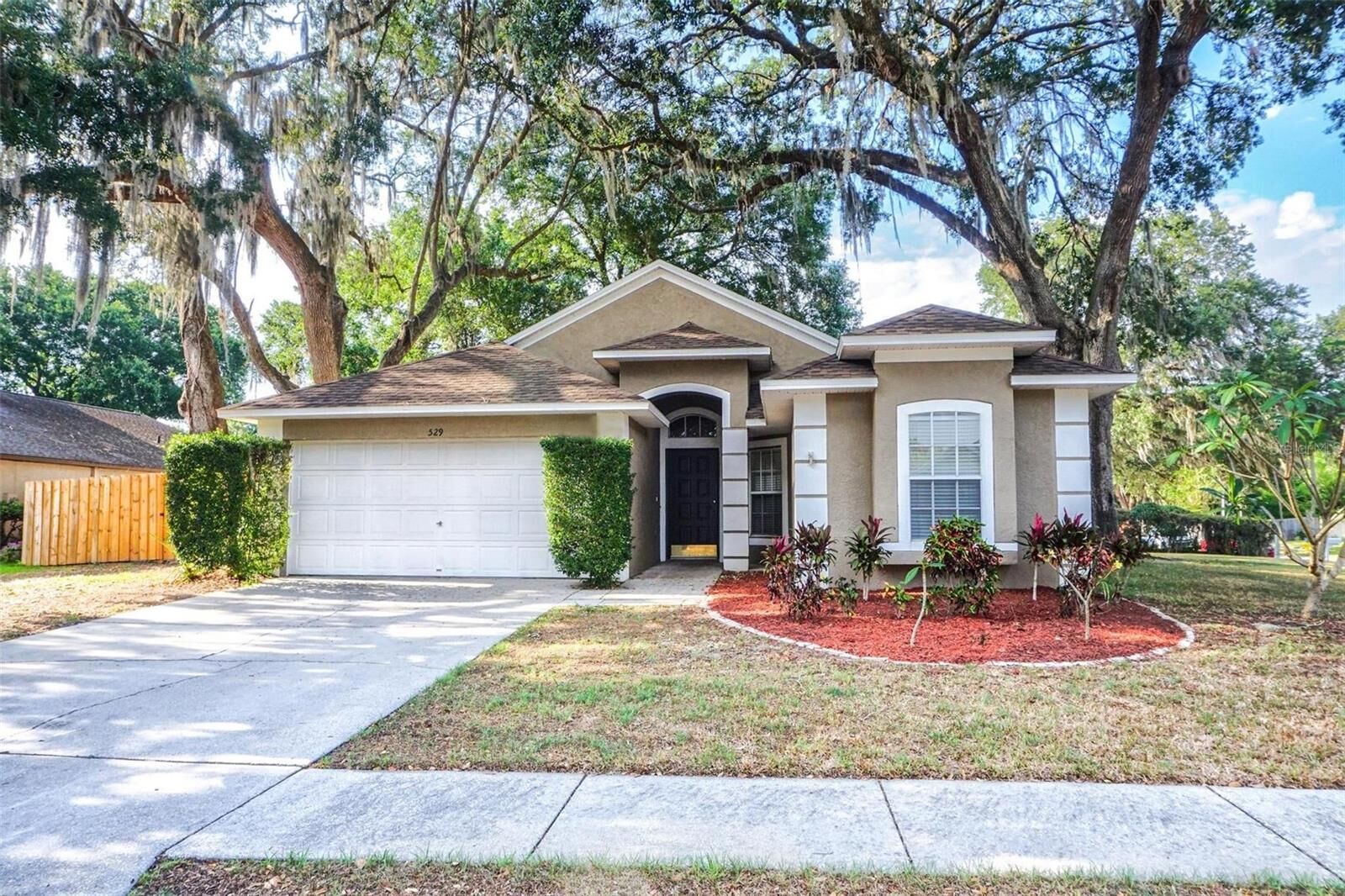 Property Photo: 529 Valencia Park Drive FL 33584