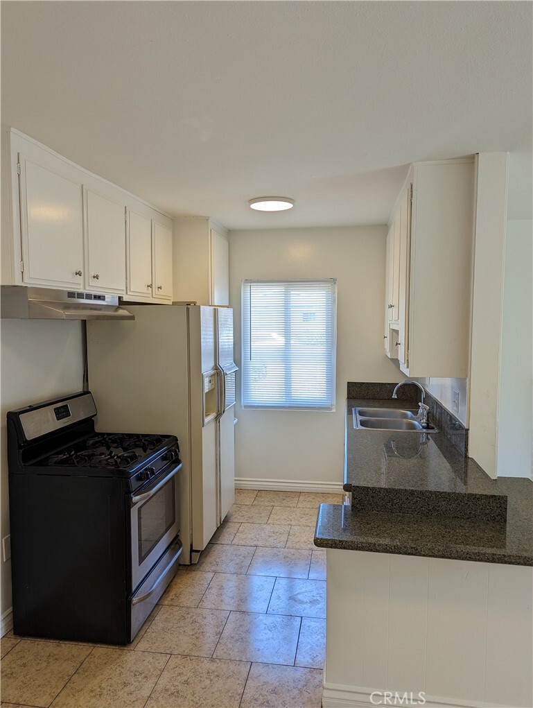 Property Photo:  3532 W Mungall Drive 1  CA 92804 