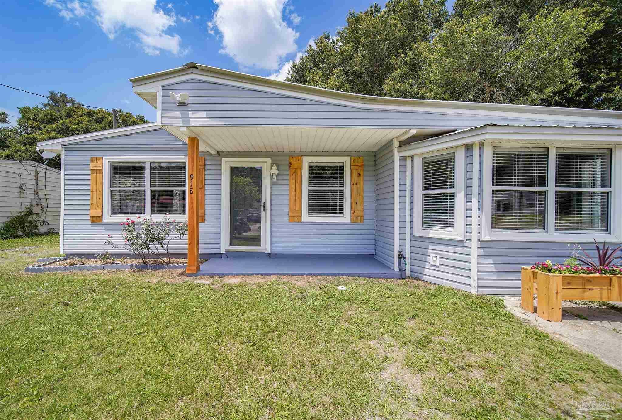 Property Photo:  918 Fremont Ave  FL 32505 