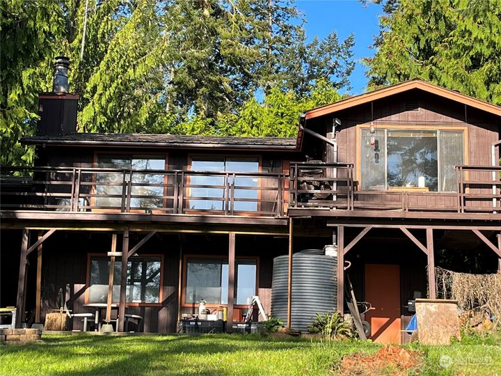 4 bed Nordland home for sale 1481 Griffith Point Road, Nordland, WA 98358