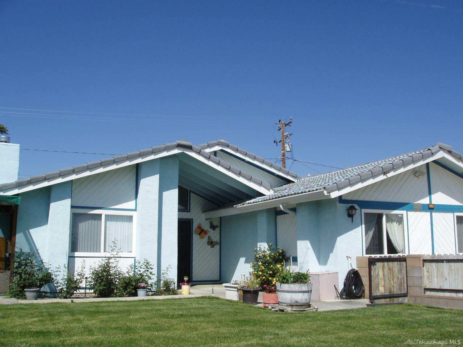 Property Photo:  21271 Madre Street  CA 93561 