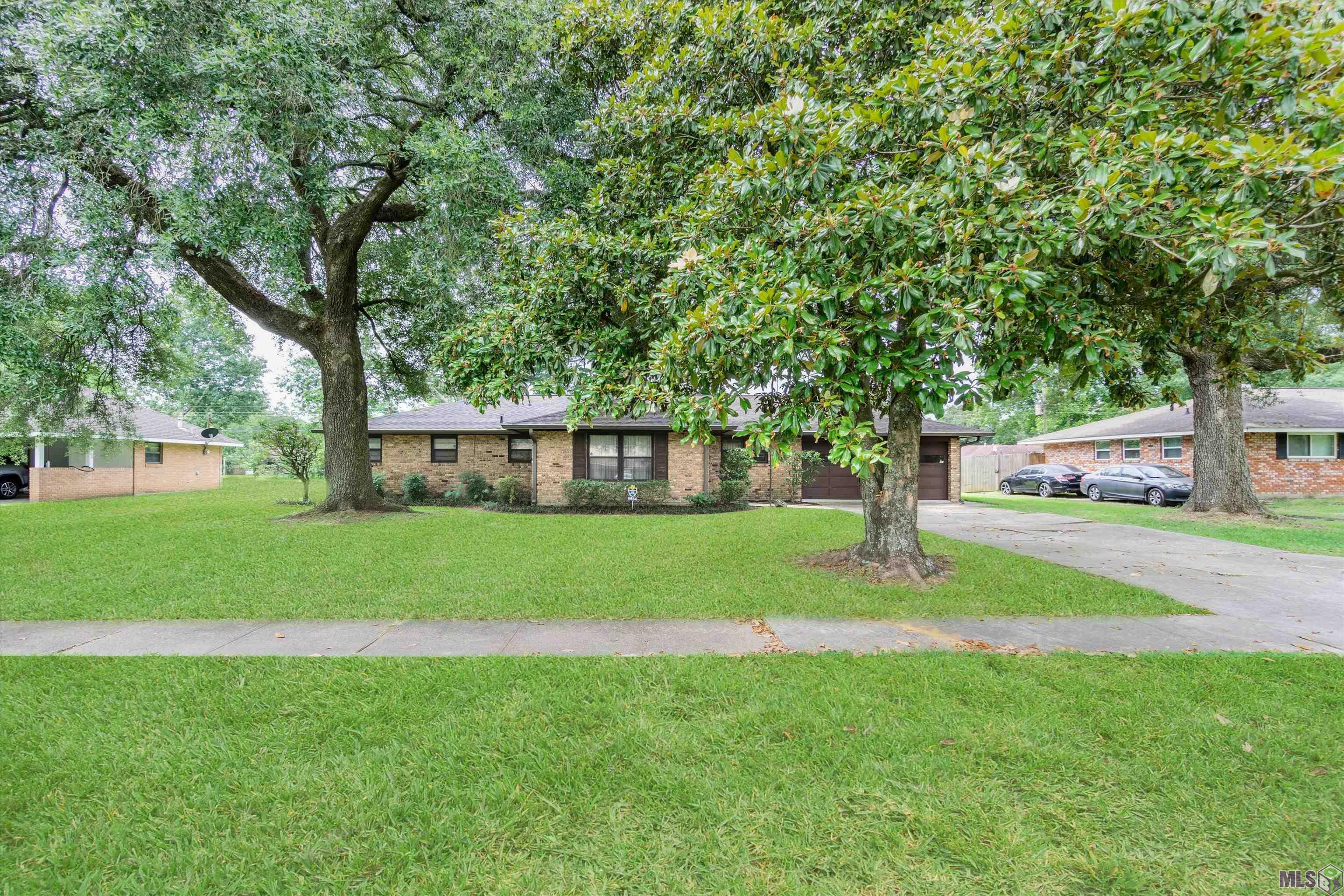 Property Photo: 9864 W Tams Dr LA 70815