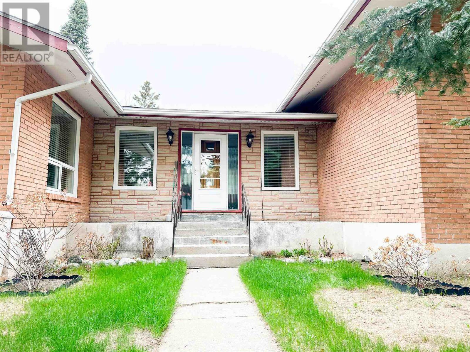 Photo de la propriété: 40 Blende St ON P0V2M0