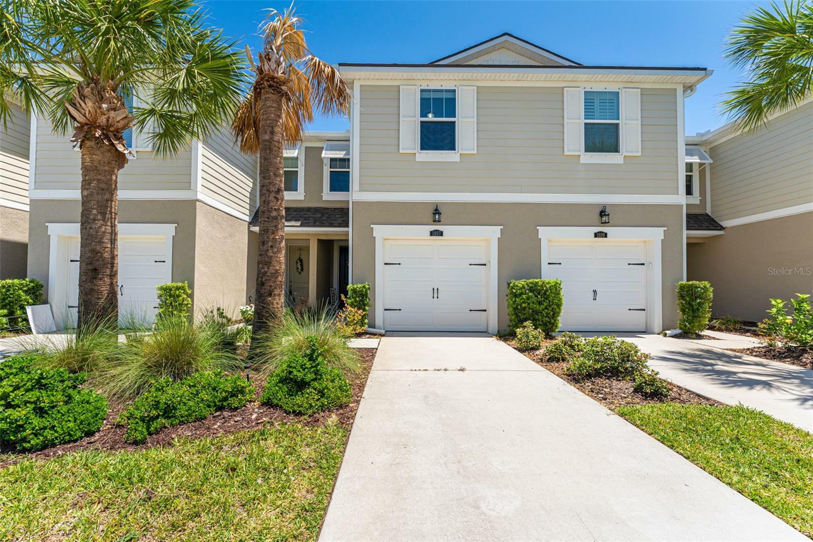 Property Photo: 1807 Sunset Wind Loop FL 34677