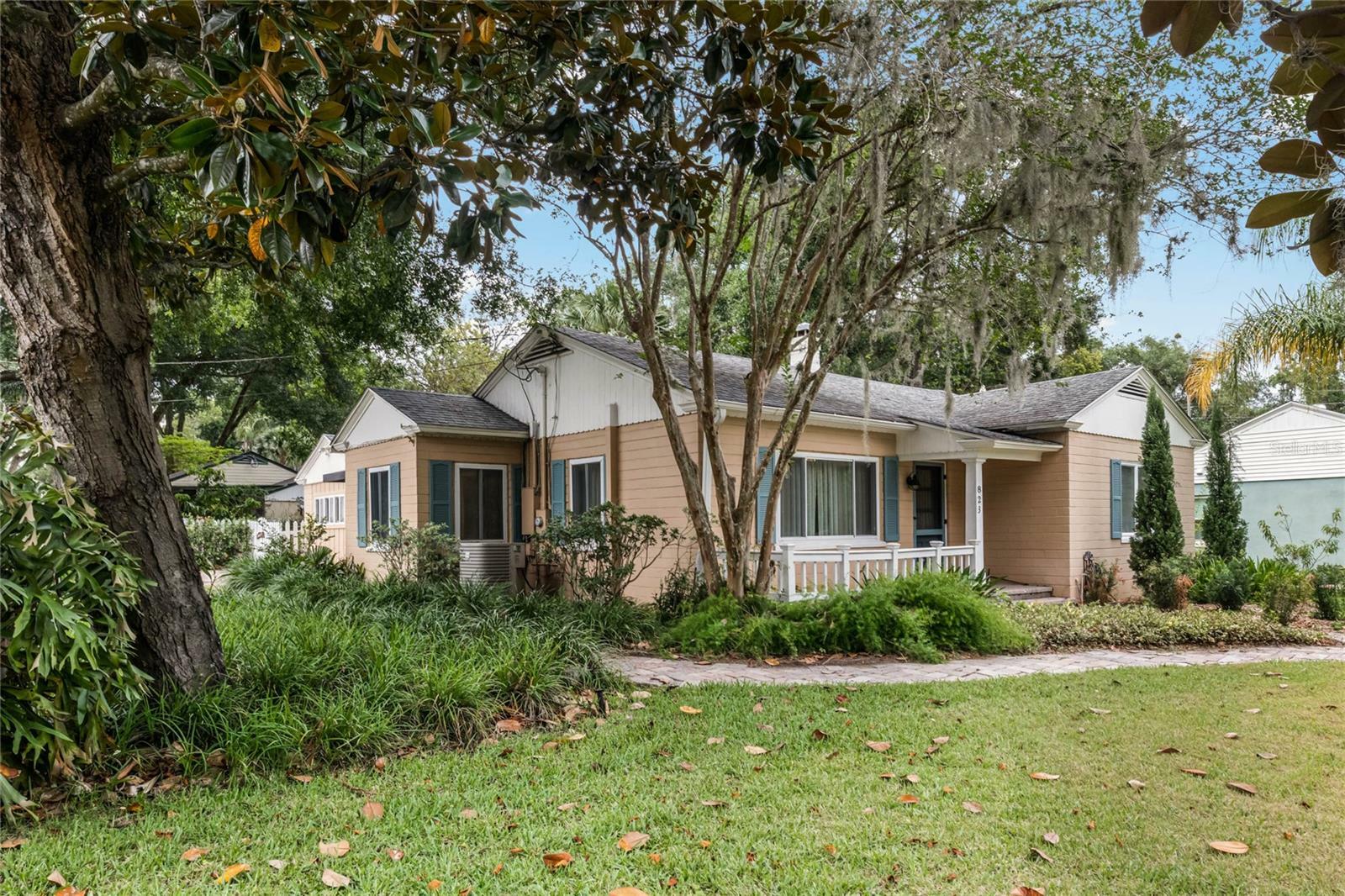 Property Photo:  823 W 11th Avenue  FL 32757 