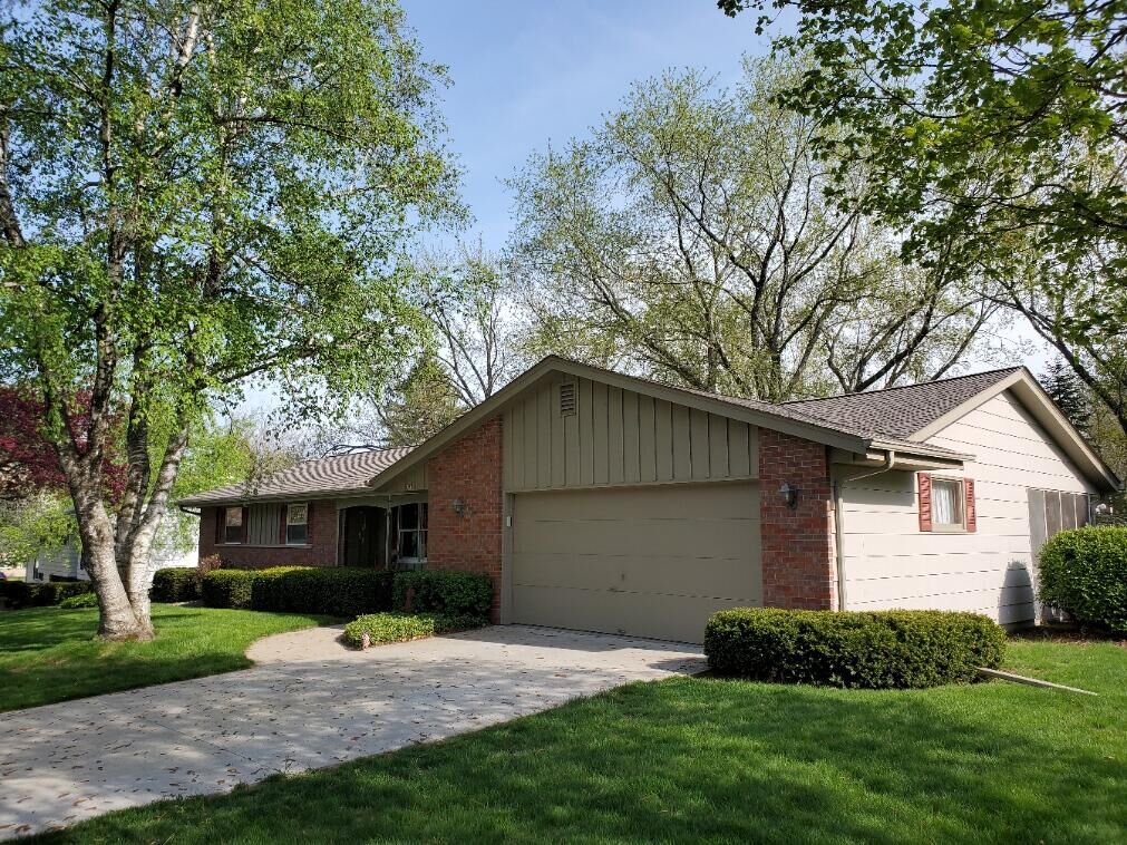 Property Photo: 107 Woodridge Rd WI 53095