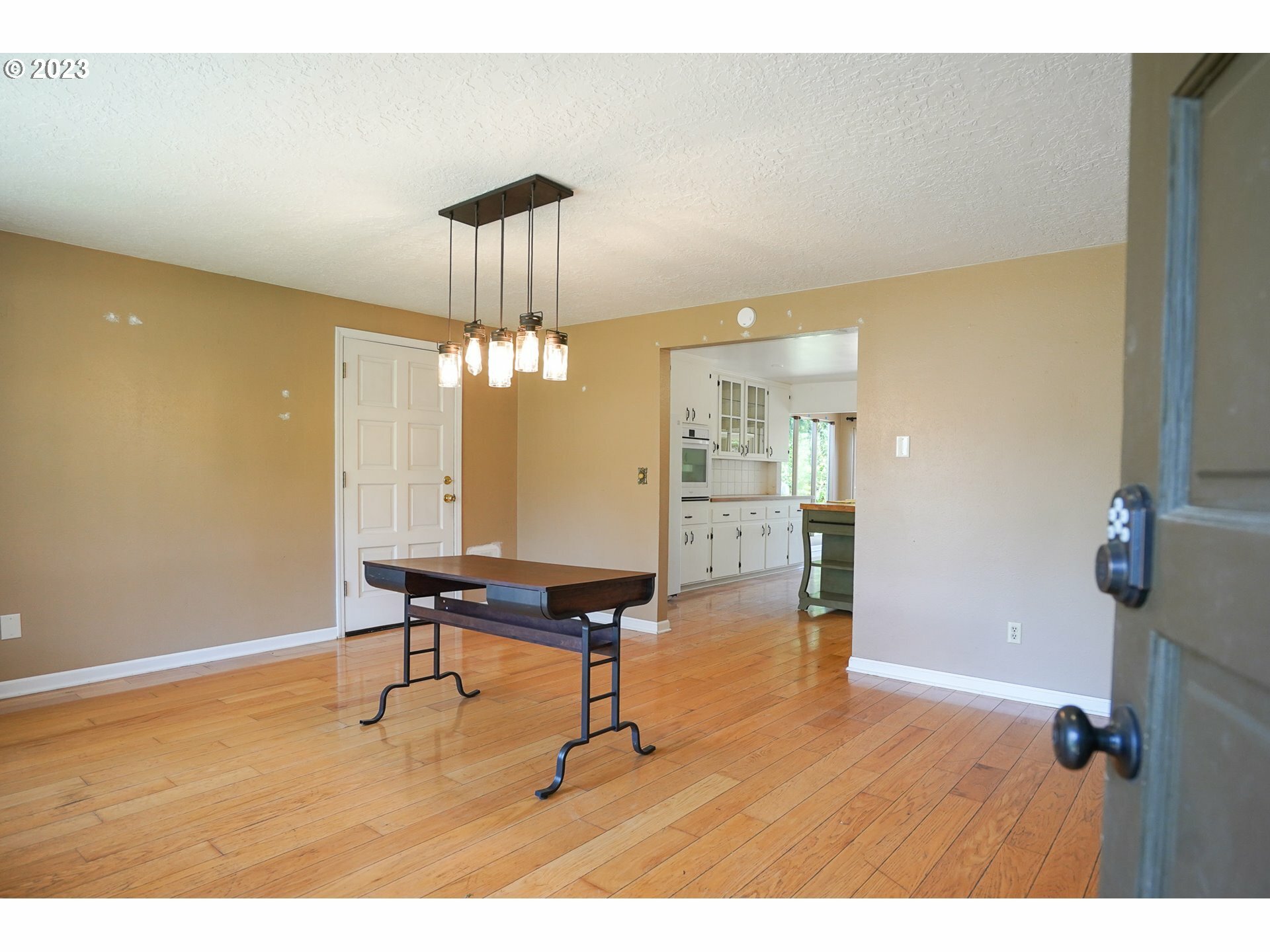 Property Photo: 680 SW Oak St OR 97396