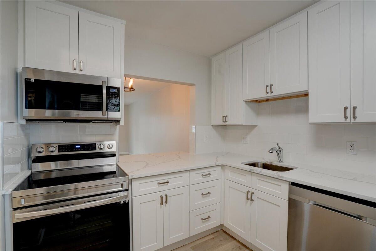 Property Photo:  2901 Fiore Way 2040  FL 33445 