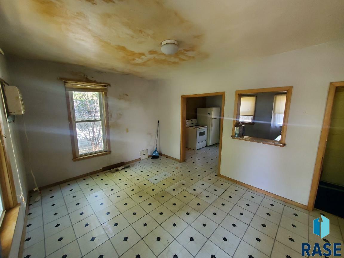 Property Photo: 511 N Main Ave SD 57319