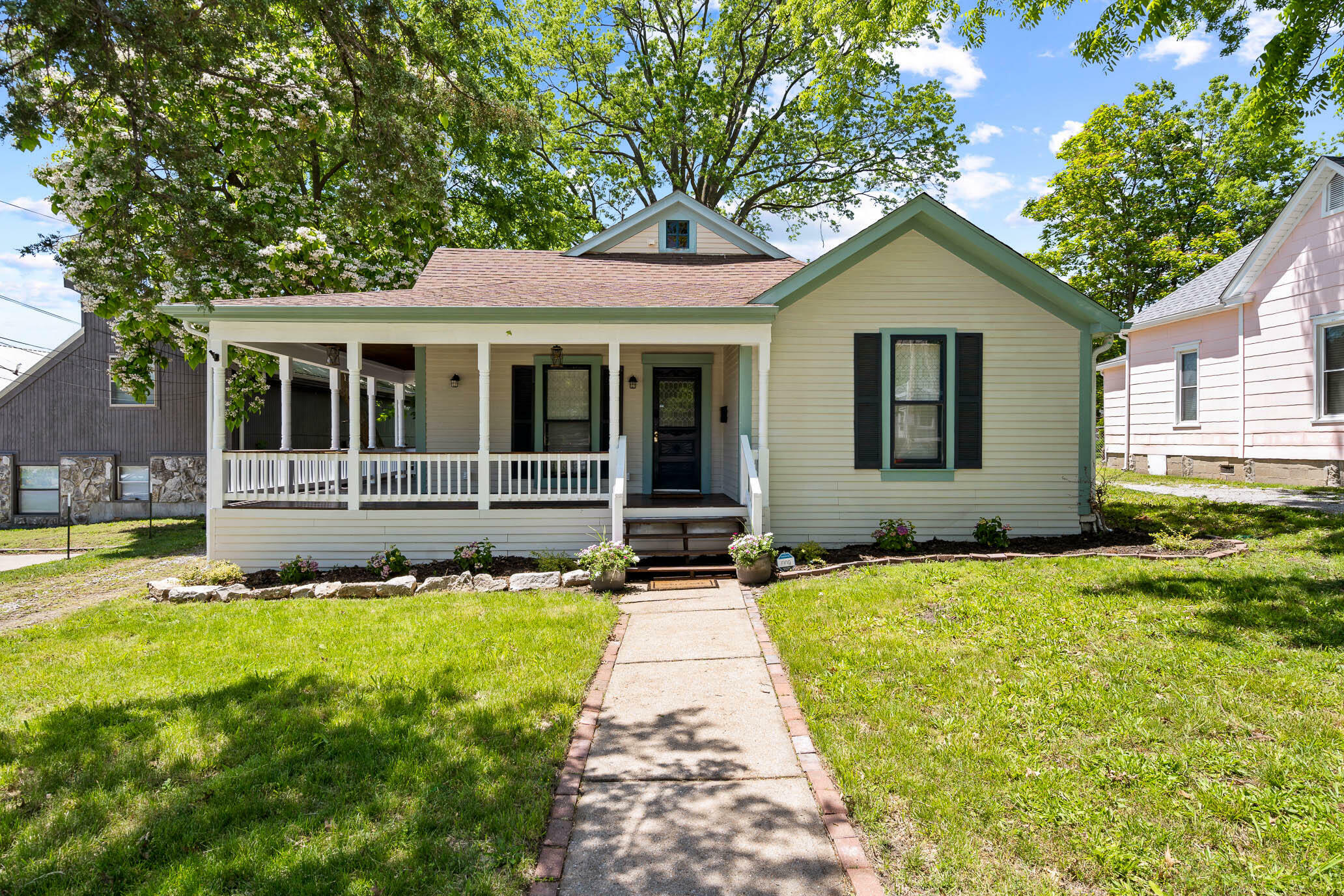 Property Photo:  303 St Joseph St  MO 65201 