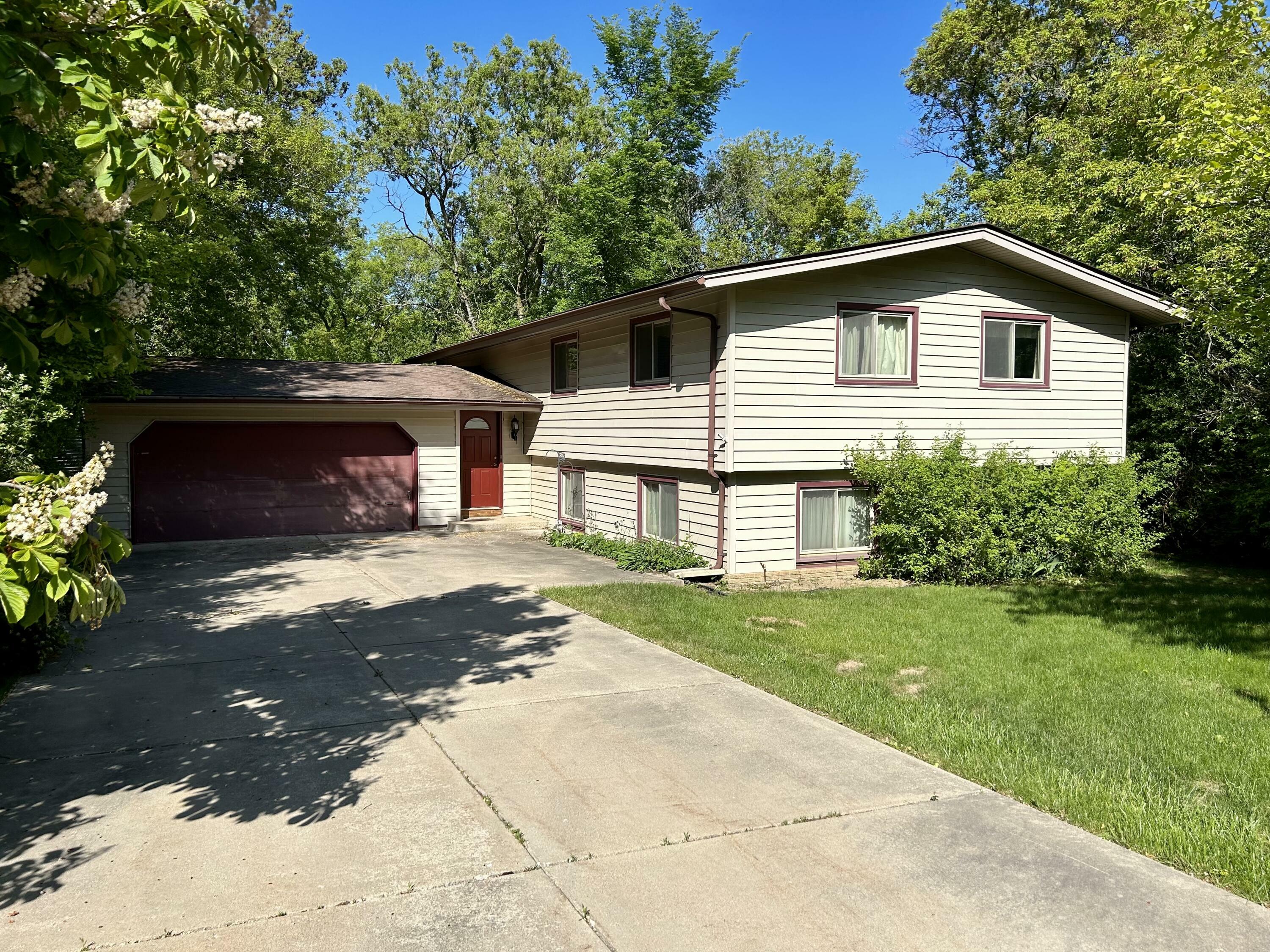Property Photo: 4045 Lakeview Dr WI 53403