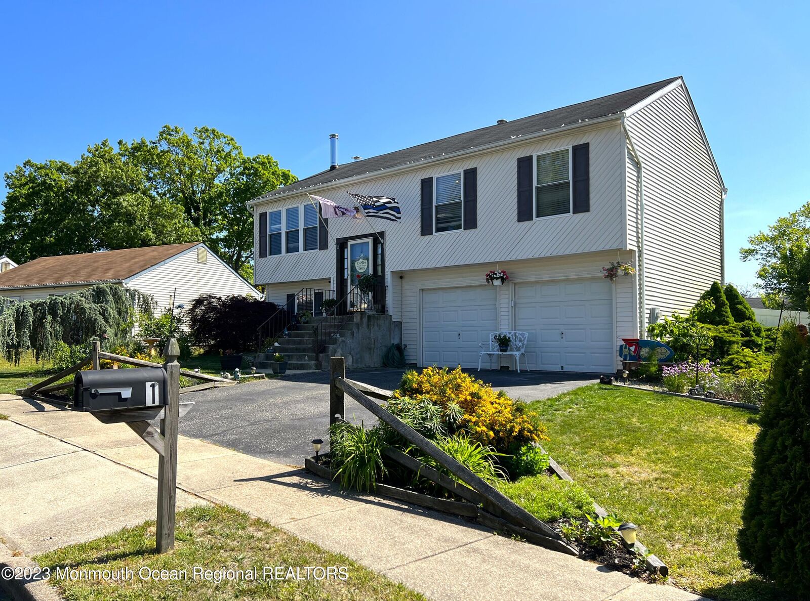 Property Photo:  1 Seaview Court  NJ 08005 