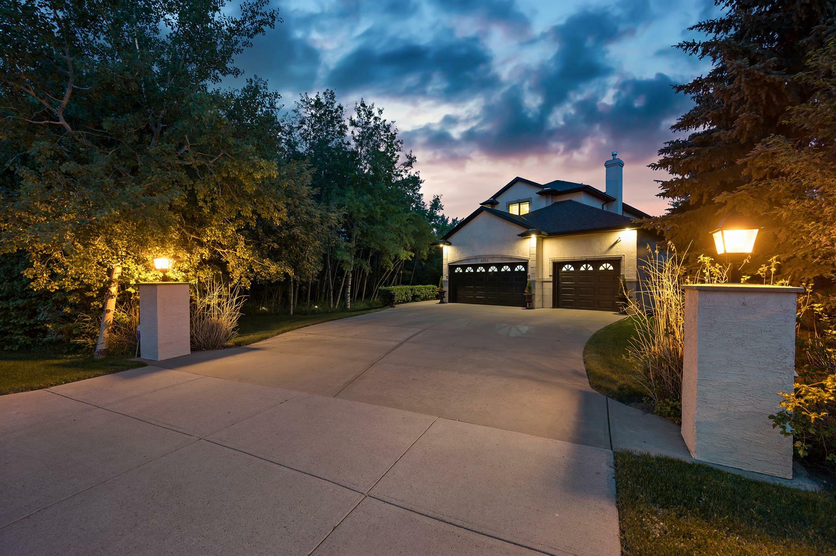 Property Photo: 9055 9 Avenue SW AB T3H 4E1