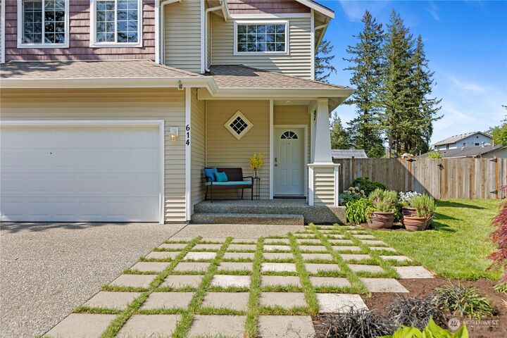 Property Photo:  614 Linda Avenue  WA 98251 