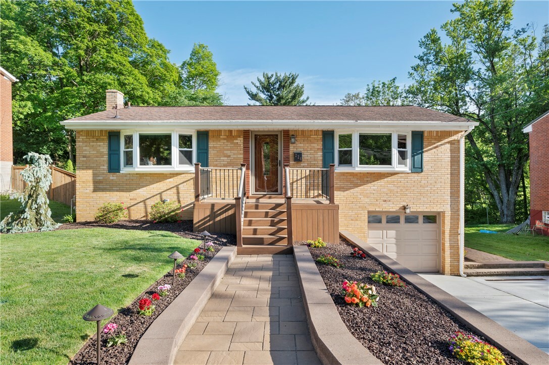 Property Photo:  224 Shenandoah Dr  PA 15235 