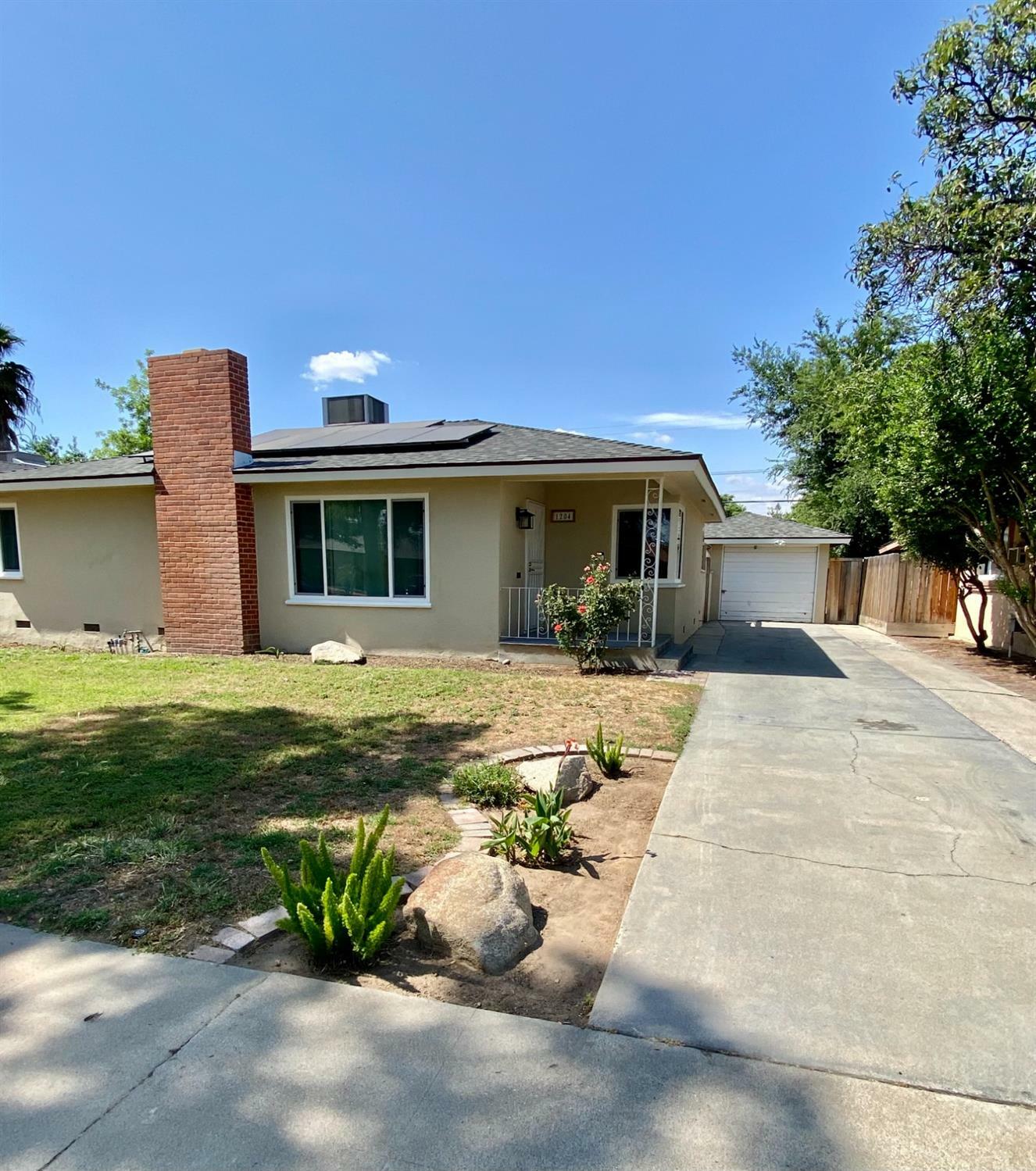 Property Photo:  1204 W Fedora Avenue  CA 93705 