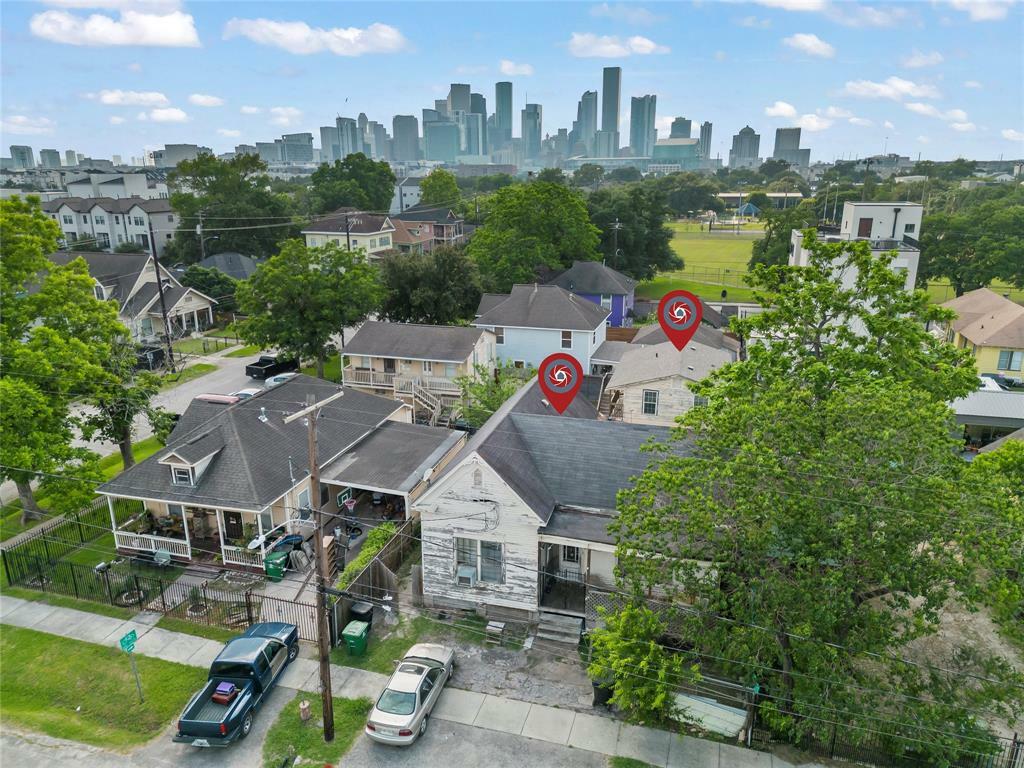 Property Photo: 218 Velasco Street TX 77003