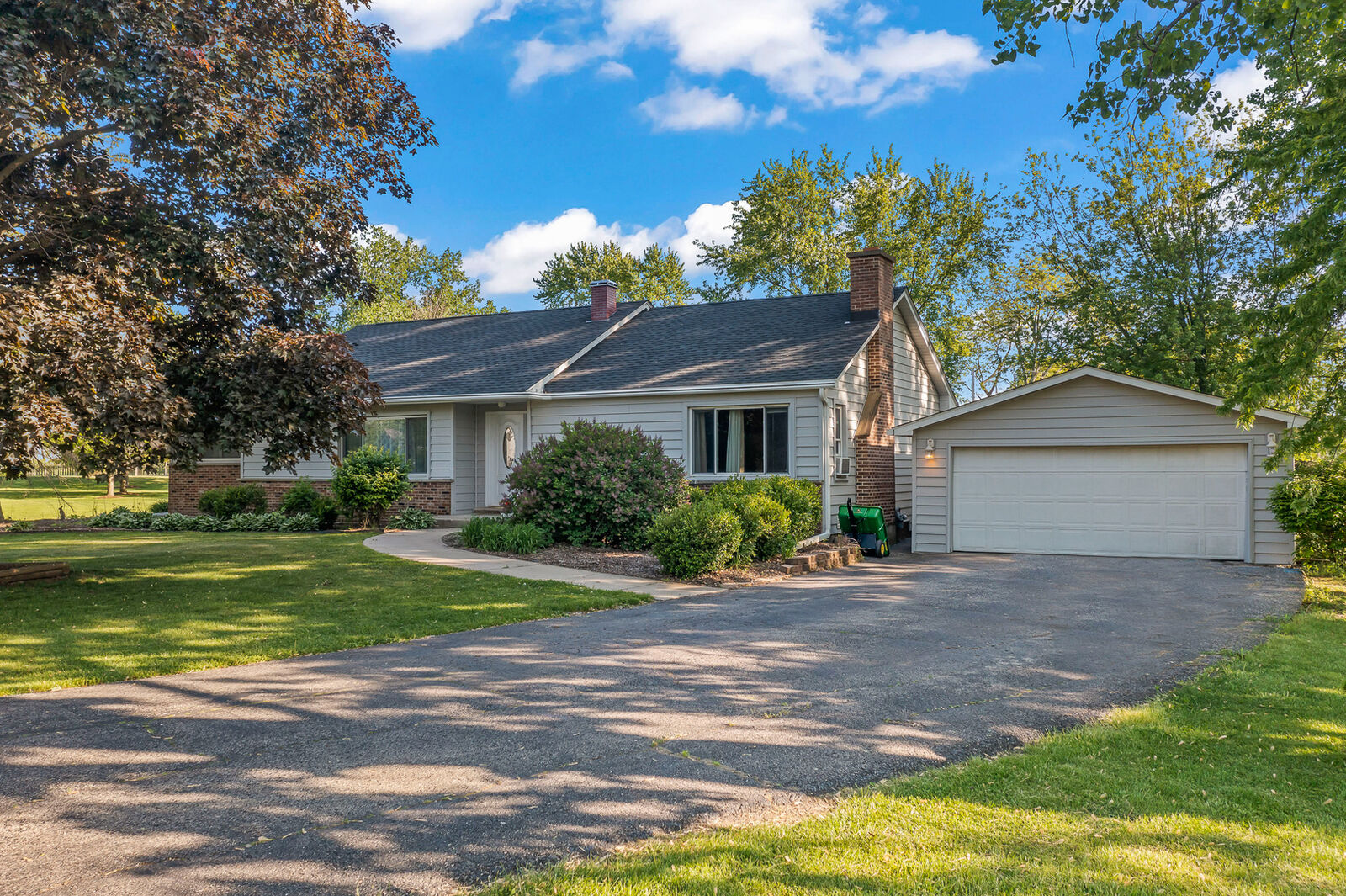 Property Photo: 2217 Heathercliff Drive IL 60048