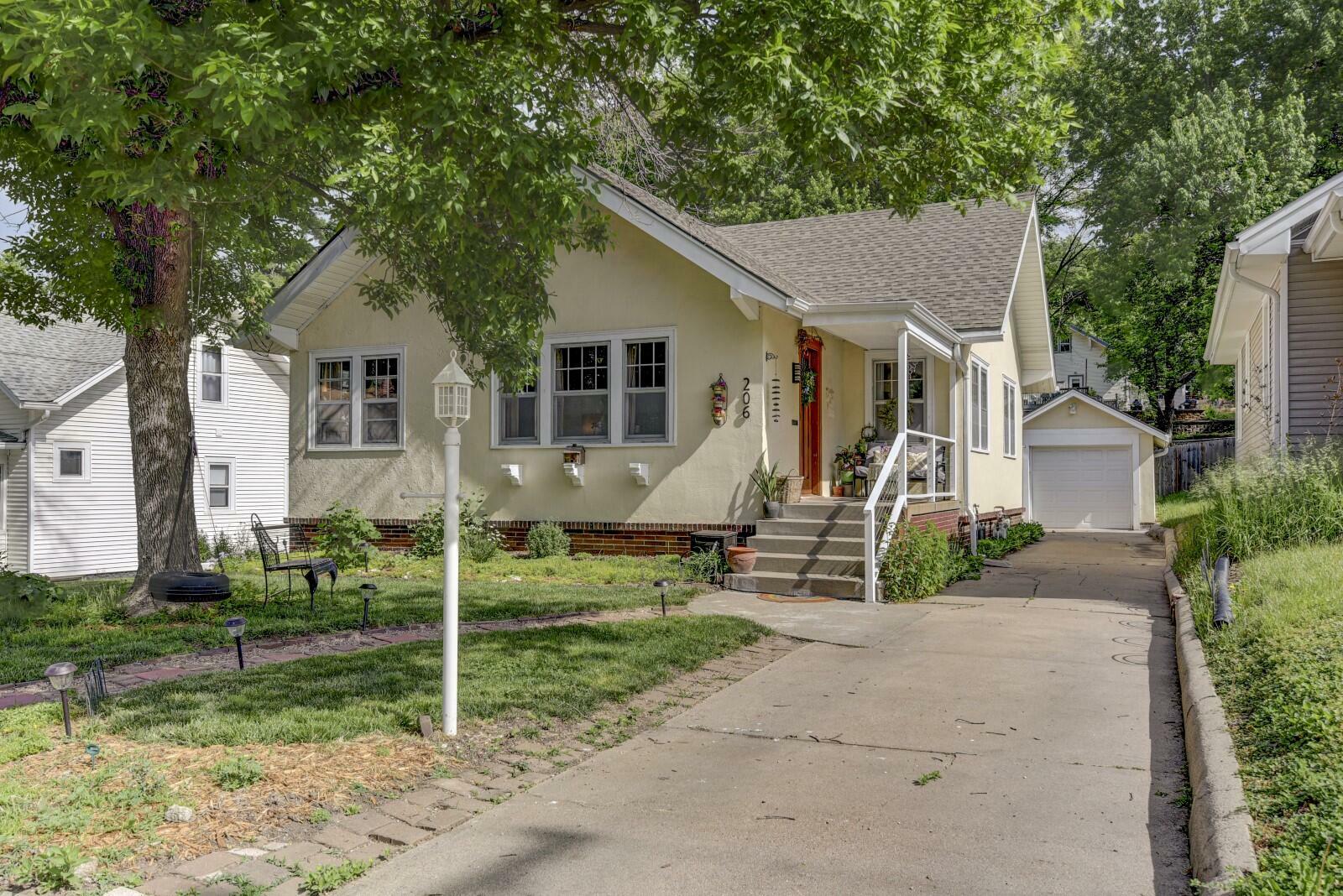 Property Photo:  206 Locust Lodge  Avenue  IA 51503 