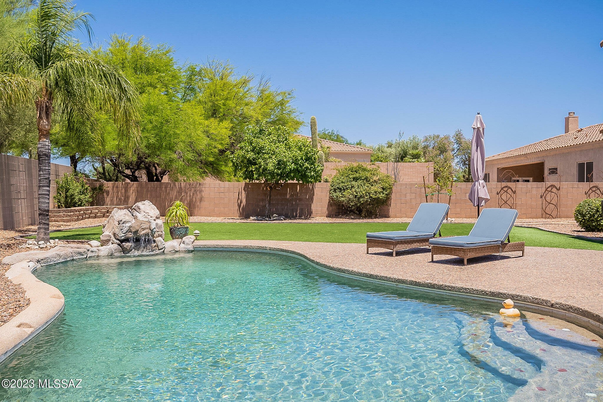 Property Photo: 13959 N Eddington Place AZ 85755