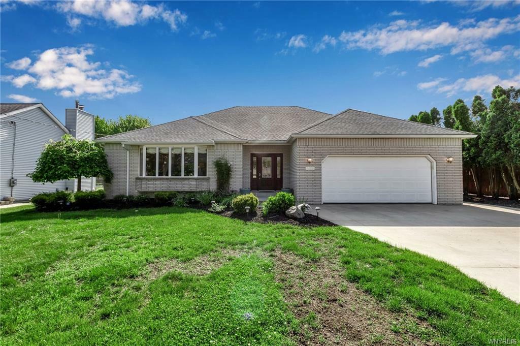 Property Photo: 121 Oakhill Drive NY 14224