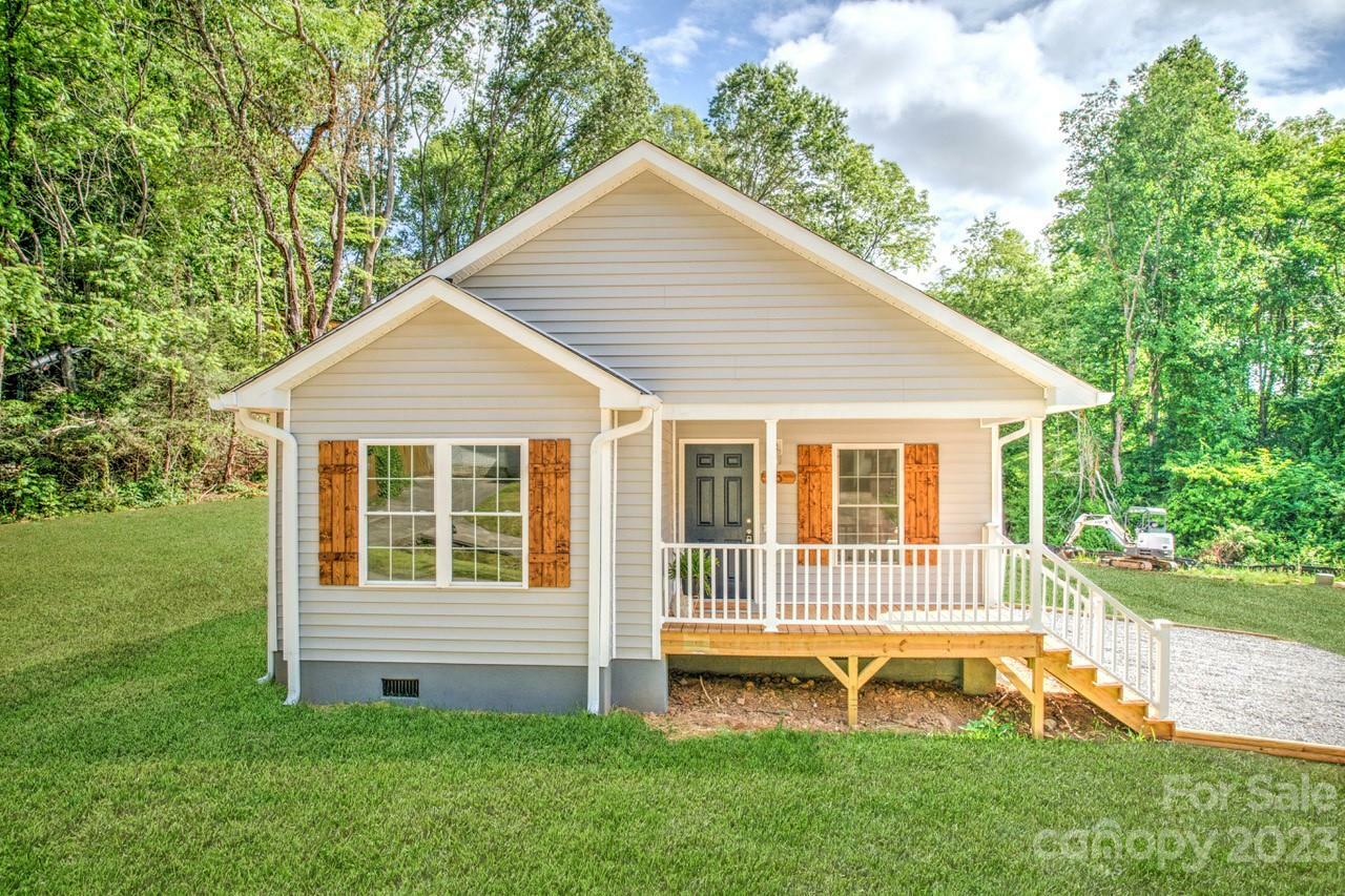 Property Photo: 5 Carolinda Lane NC 28786