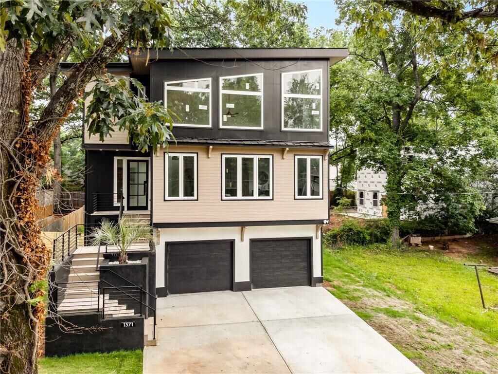 Property Photo:  1371 Lyle Avenue  GA 30344 