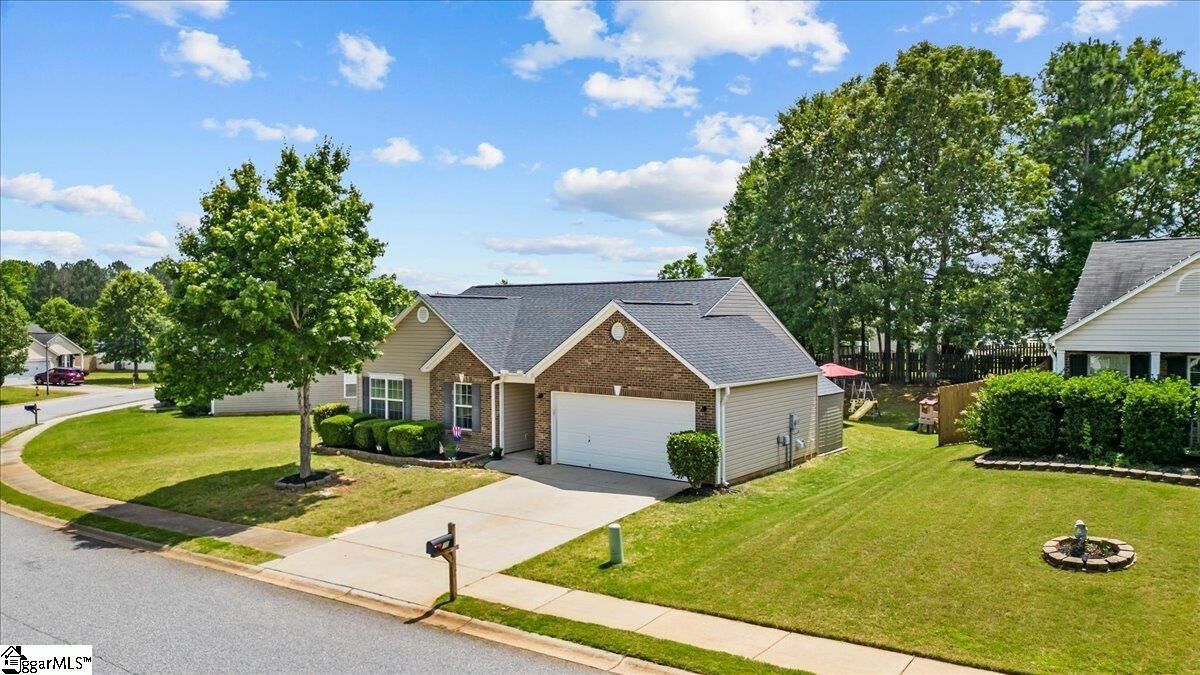 Property Photo:  10 Parkgate Court  SC 29680 