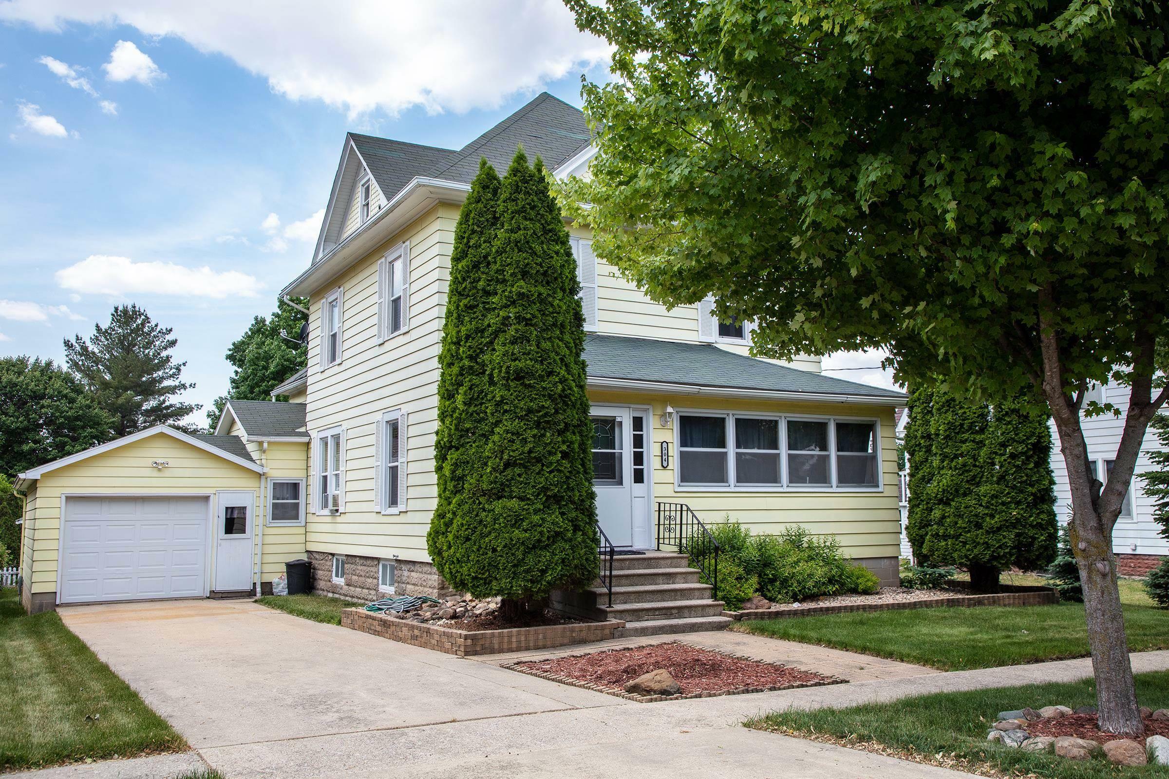 Property Photo:  304 SW 1st Street  IA 50676 