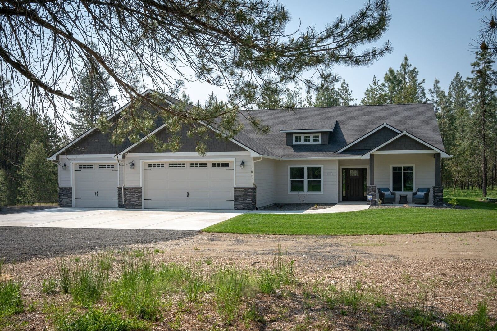 Property Photo:  1011 W Findley Ln  WA 99006 