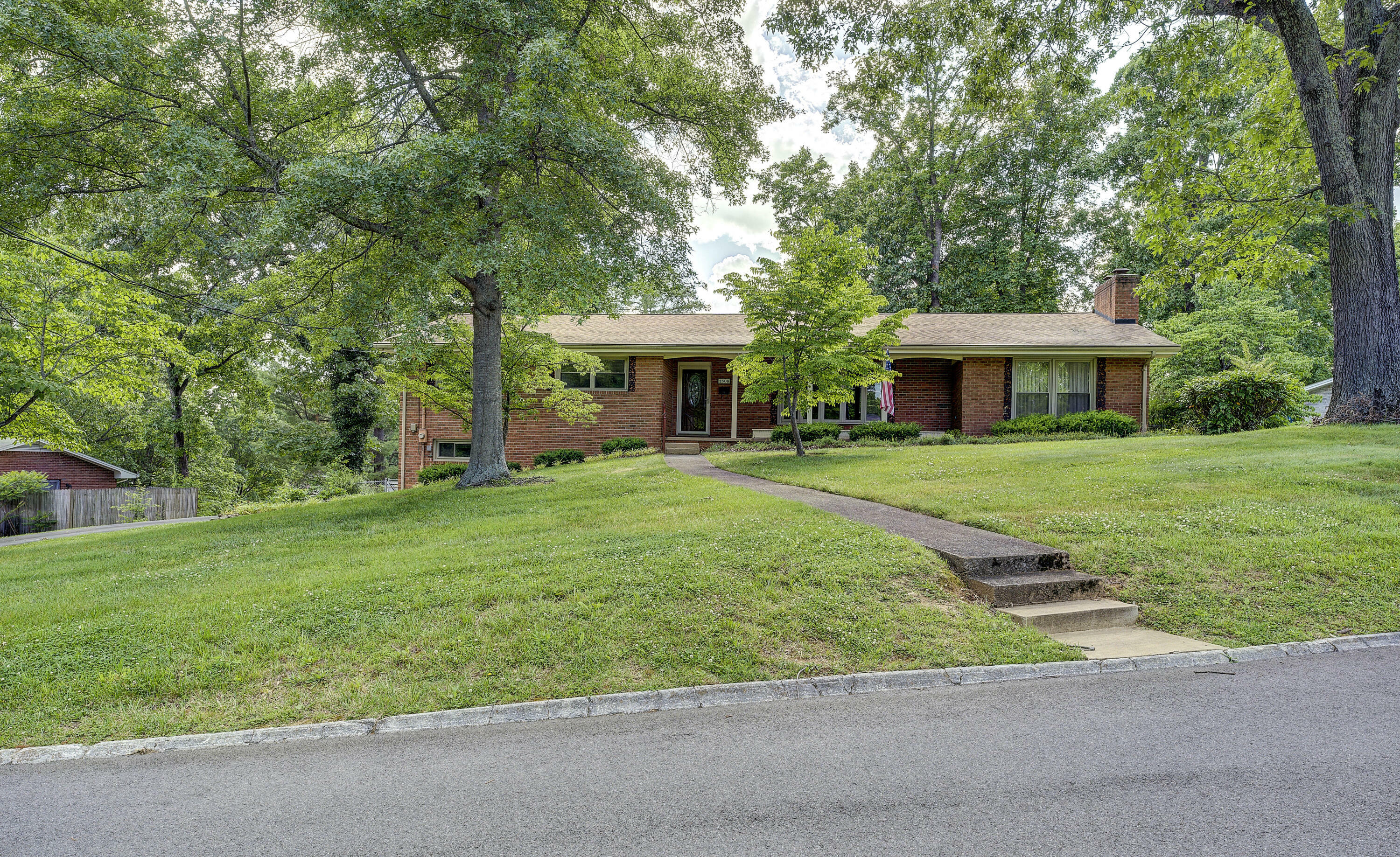 2508 Larkspur Drive  Johnson City TN 37604 photo