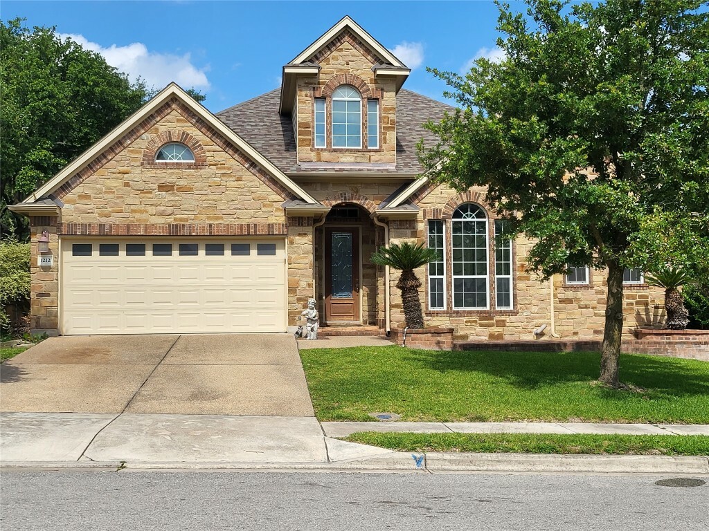 Property Photo:  1212 Pine Forest Circle  TX 78665 
