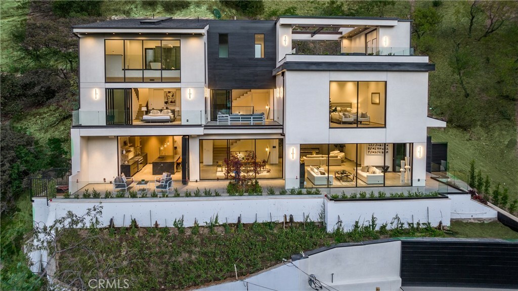 3920 Knobhill Drive  Sherman Oaks CA 91423 photo