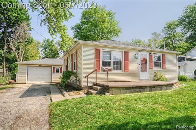 Property Photo:  304 W Monroe Street  MI 48429 