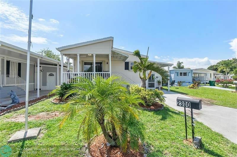 Property Photo:  2300 SW 87th Ave  FL 33324 