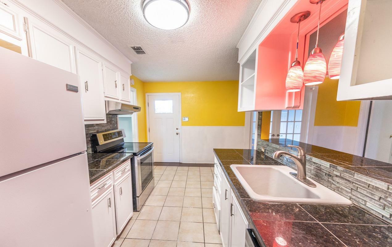 Property Photo: 2002 58th Street TX 79412