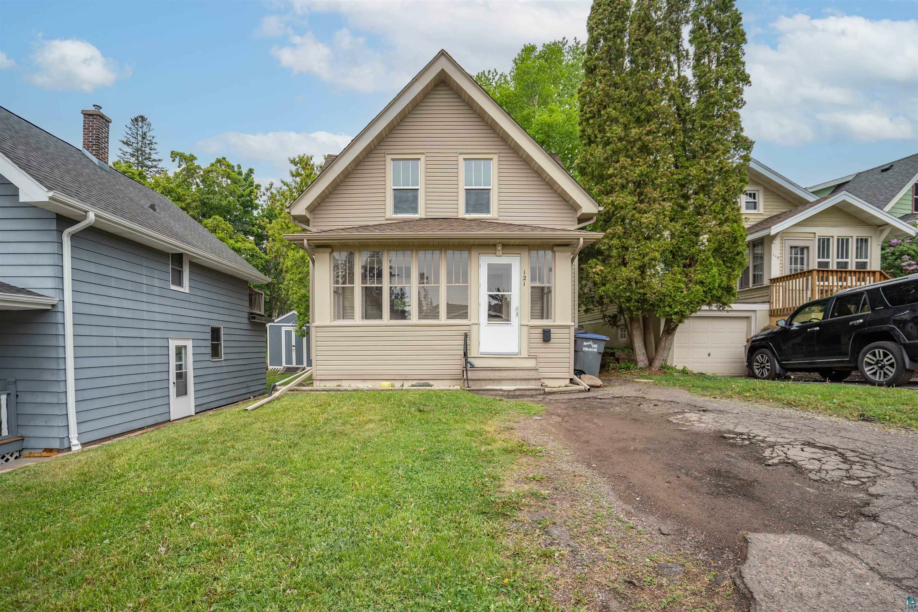 Property Photo:  121 Parkland Ave  MN 55805 