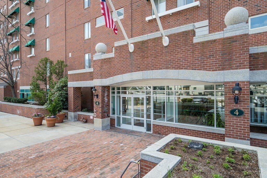 Property Photo:  4 Canal Park 109  MA 02141 