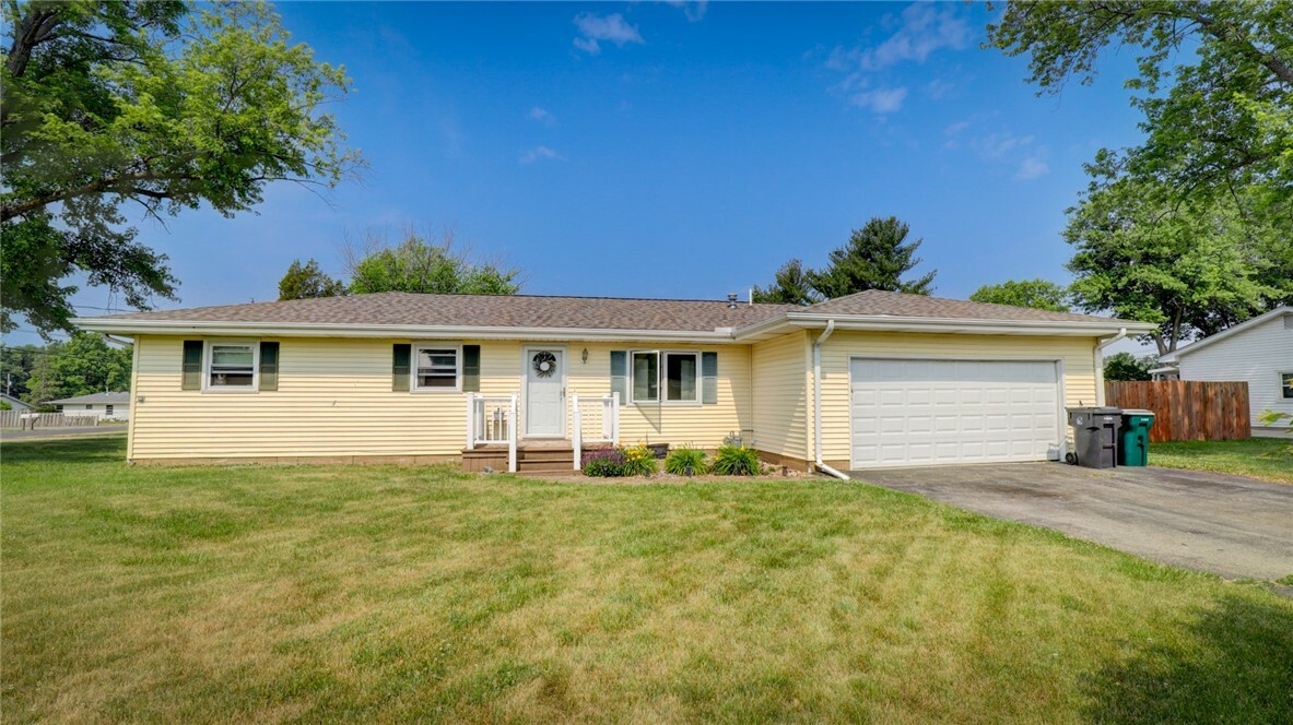 Property Photo:  805 W Baker Drive  IL 62549 