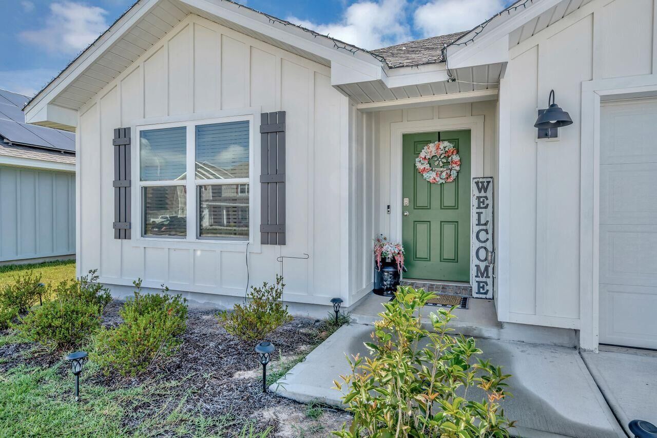 Property Photo:  405 Scarborough Street  FL 32539 