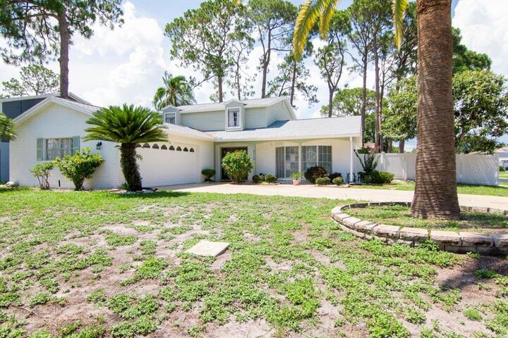 Property Photo: 8018 Greenshire Drive FL 33634