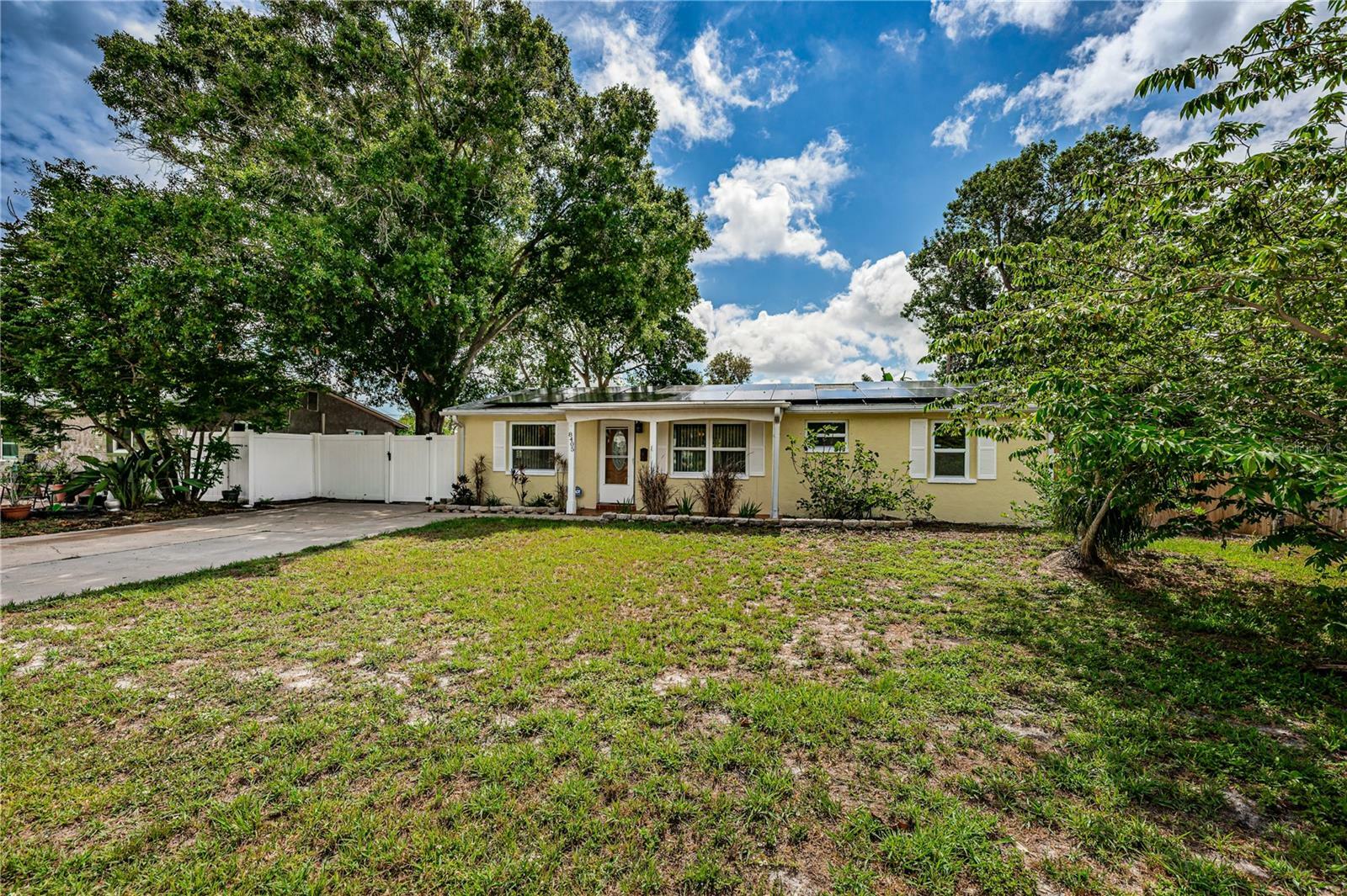 Property Photo:  8405 68th Way N  FL 33781 